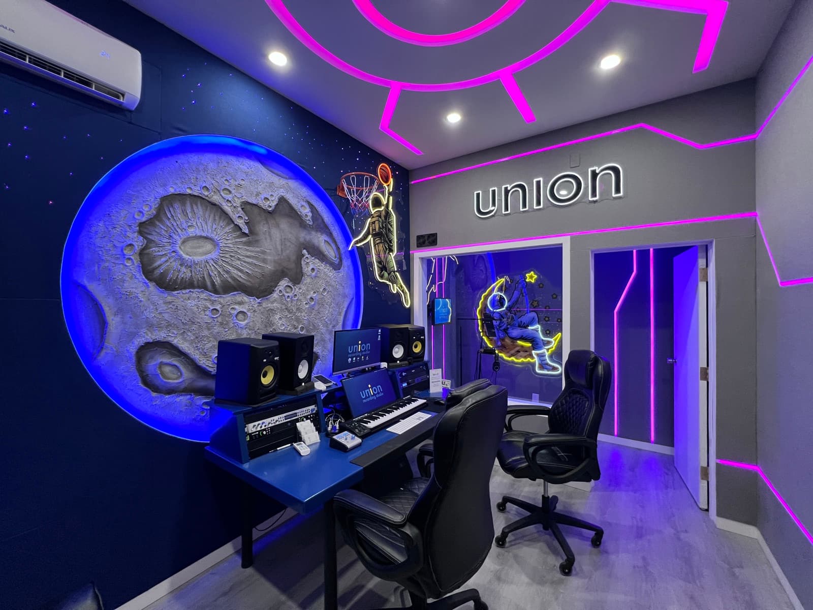Cosmo Studio